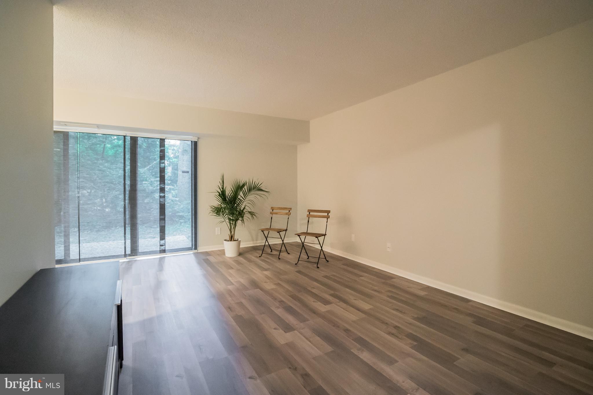 2249 Castle Rock Square, Unit 2B Reston, VA 20191 - Photo 7 of 26 Living Room