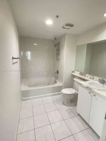 $2,300 | 18800 Northeast 29th Avenue, Unit 711, Aventura, FL 33180