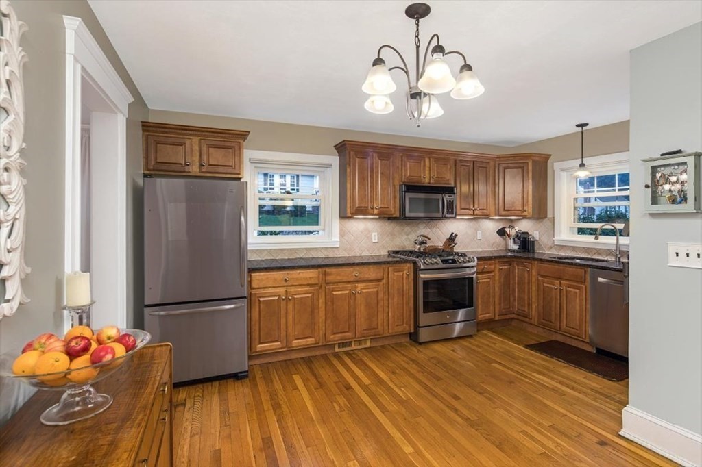 26 Simmons Road Hingham, MA 02043 - Photo 8 of 30 Gallery Image 8