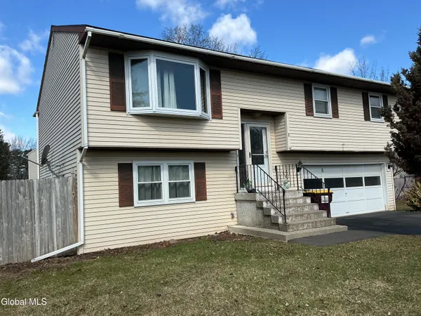$3,000 | 2 Dyer Drive, Colonie, NY 12110