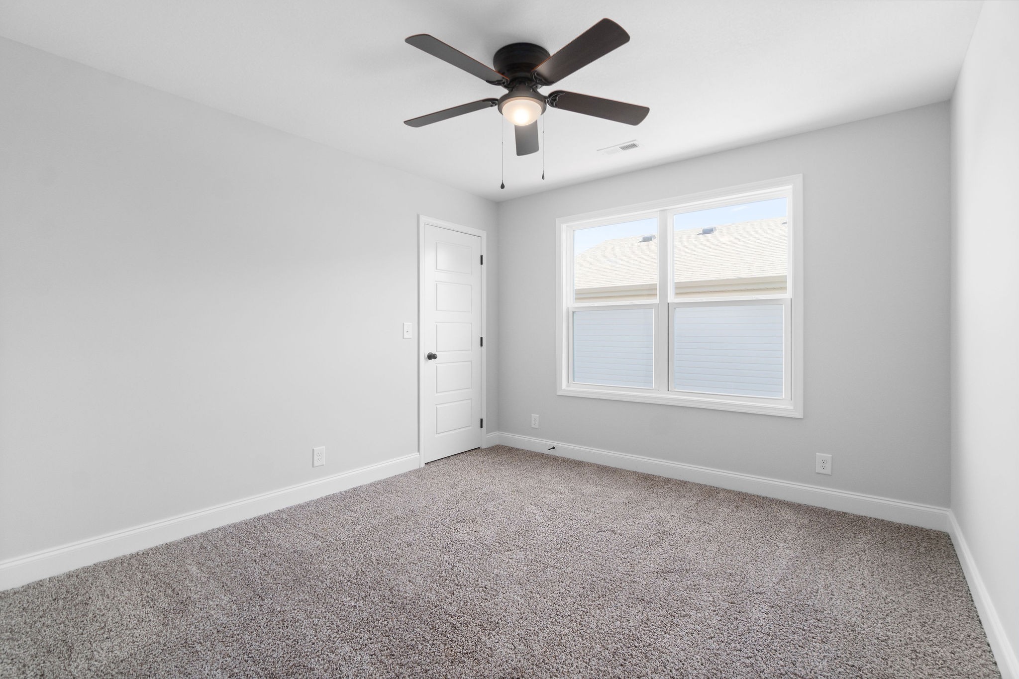 64 West High Street Clarksville, TN 37040 - Photo 18 of 22 a view of an empty room with a window