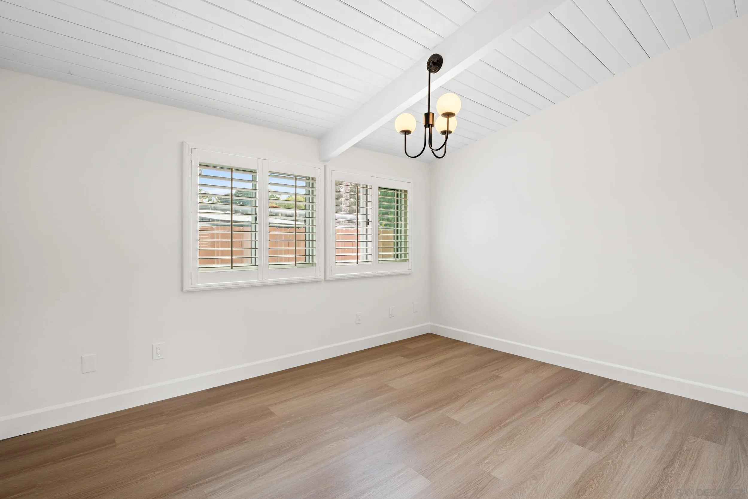 3448 Larga Circle San Diego, CA 92110 - Photo 21 of 36 an empty room with wooden floor and windows