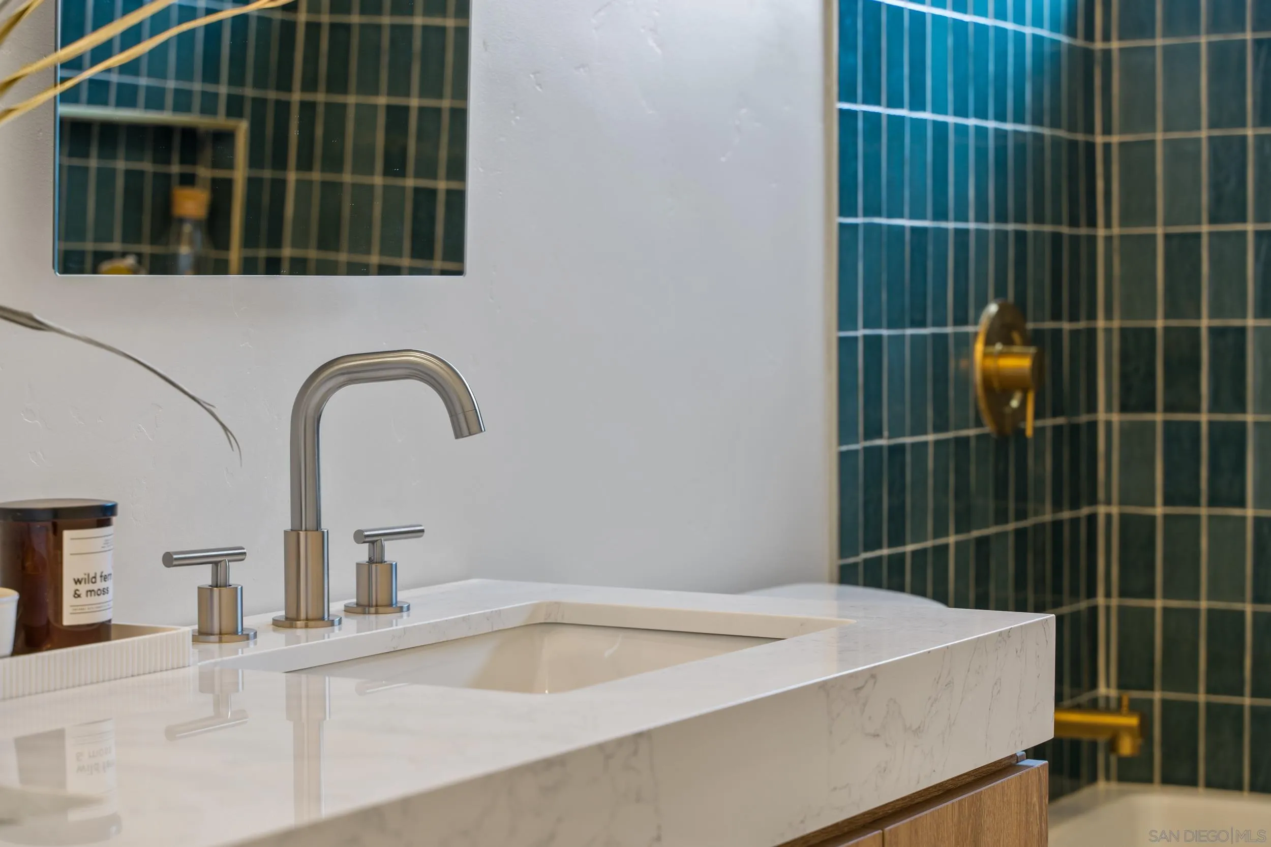 3448 Larga Circle San Diego, CA 92110 - Photo 22 of 36 a bathroom with a shower