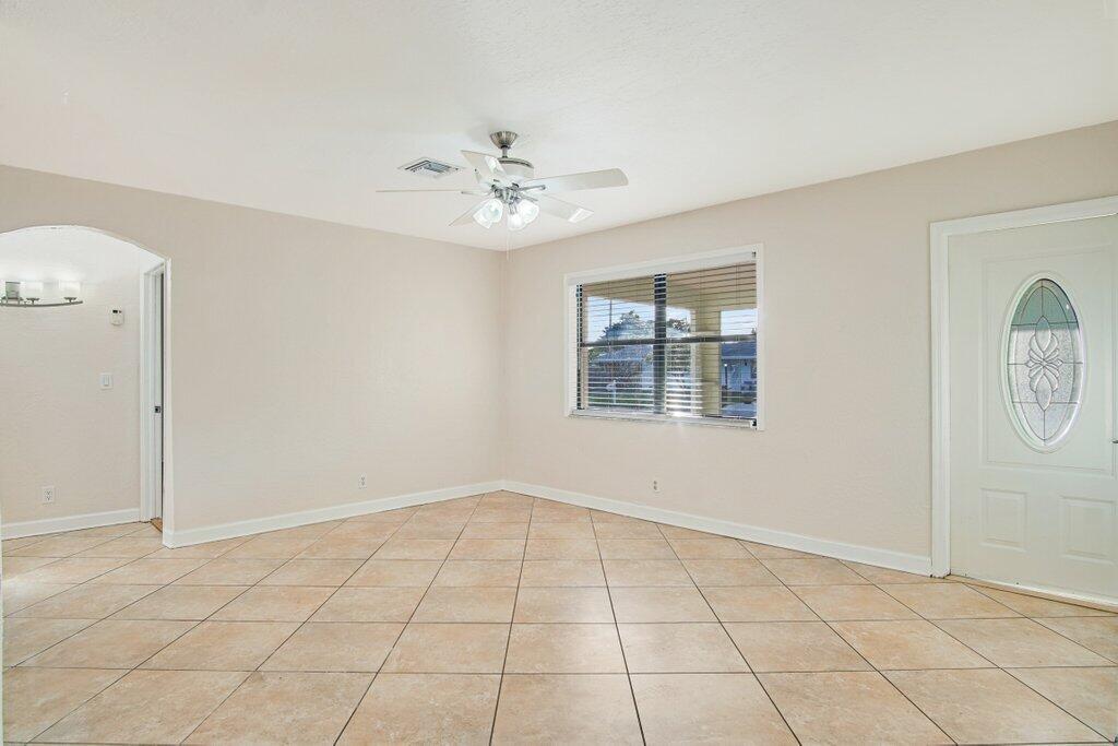 406 Elizabeth Road Lake Worth, FL 33461 - Photo 5 of 44 Living Room