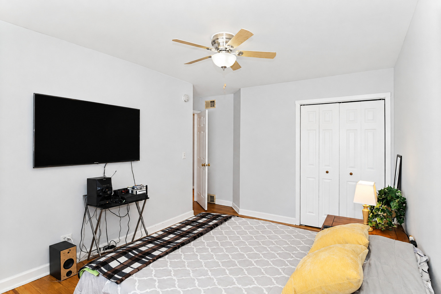 136 May Street Addison, IL 60101 - Photo 19 of 32 Gallery Image 19