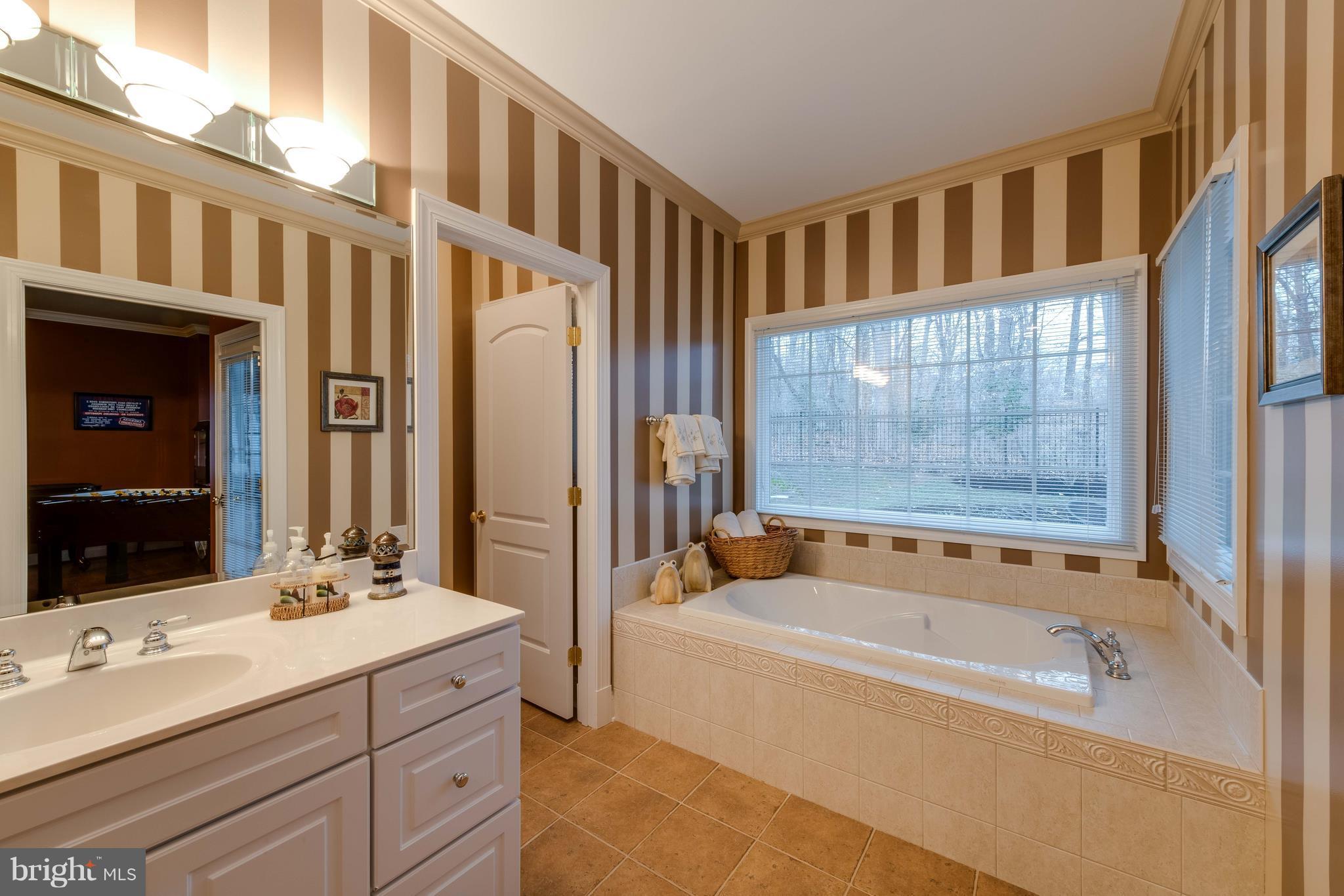 30 Colony Crossing Edgewater, MD 21037 - Photo 22 of 30 Main level master bath, wheelchair access
