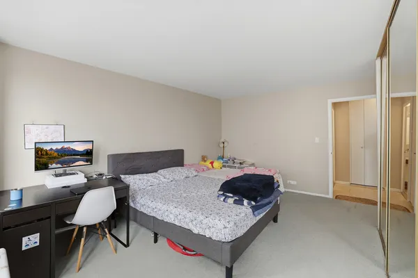 $199,000 | 5701 North Sheridan Road, Unit 7E, Chicago, IL 60660