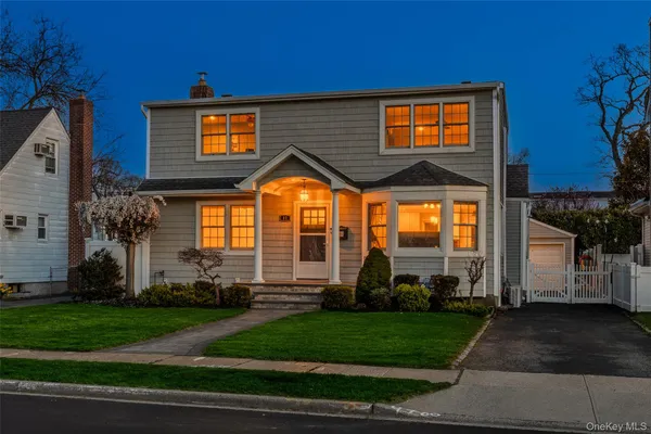 $824,900 | 11 Airway Drive, Bellmore, NY 11710