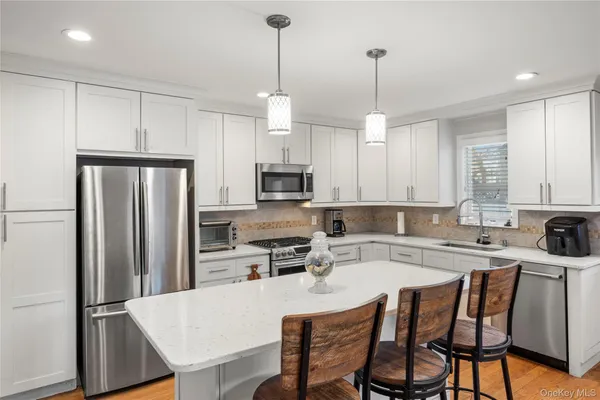 $824,900 | 11 Airway Drive, Bellmore, NY 11710