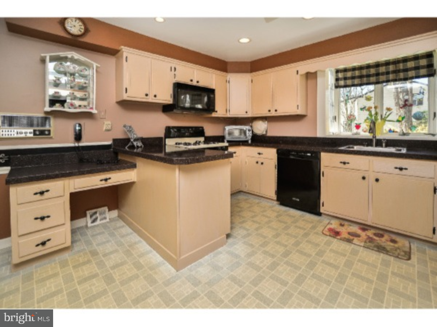 8 Boxwood Road Southampton, PA 18966 - Photo 2 of 20 Kitchen