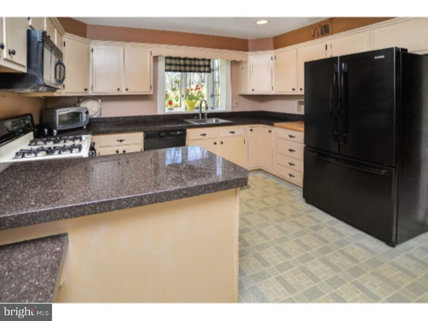 8 Boxwood Road Southampton, PA 18966 - Photo 4 of 20 Kitchen