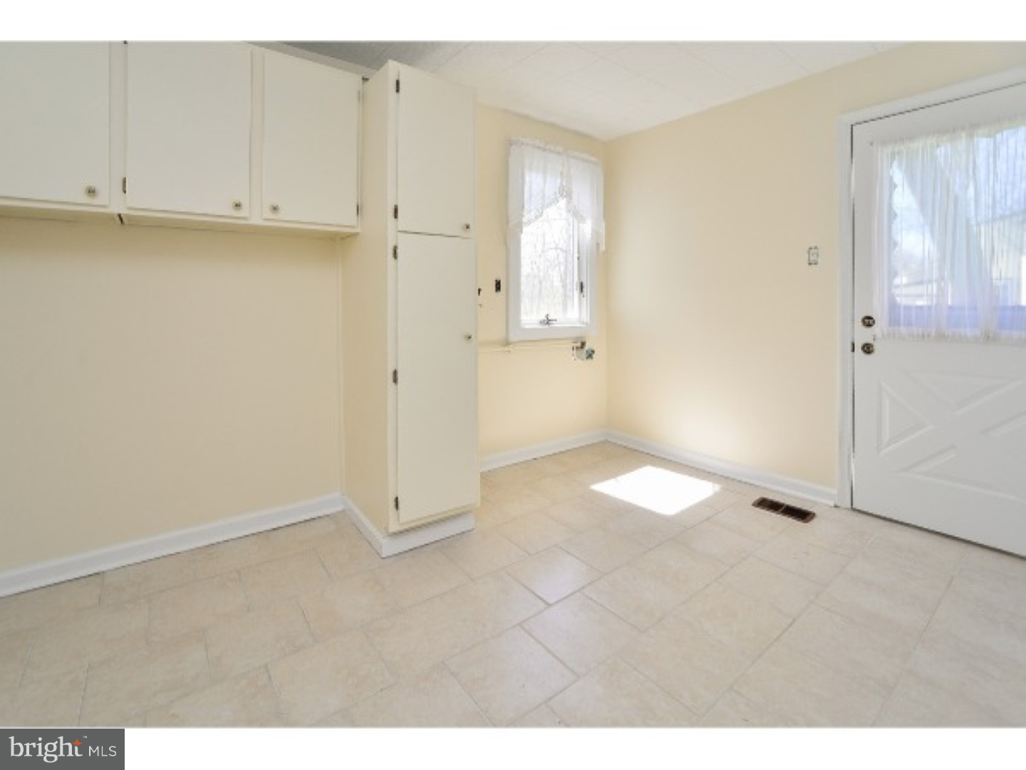 8 Boxwood Road Southampton, PA 18966 - Photo 5 of 20 Laundry Room