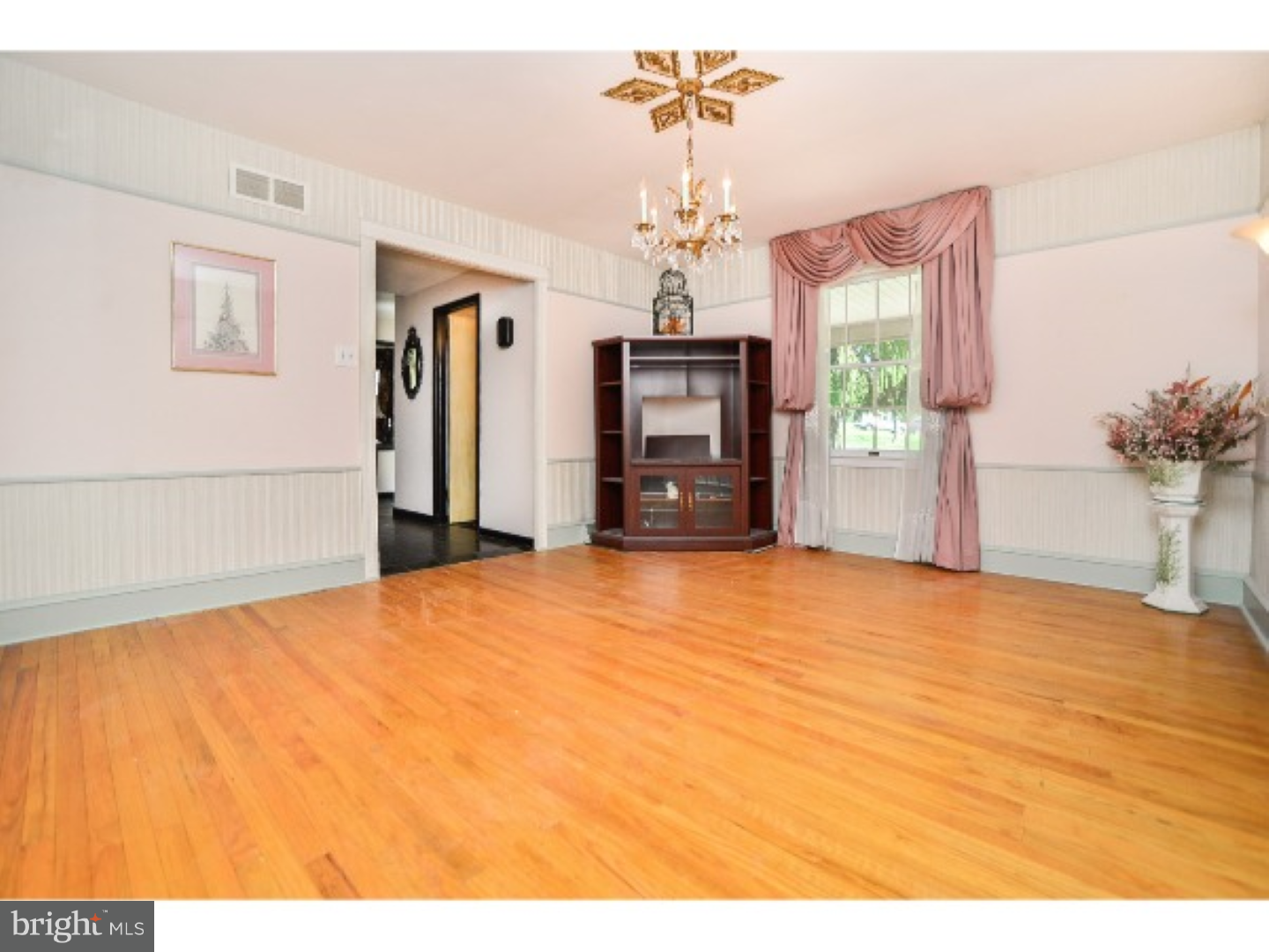 8 Boxwood Road Southampton, PA 18966 - Photo 8 of 20 Dining Room