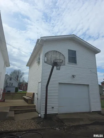 $129,000 | 828 South 11th Street, Quincy, IL 62301