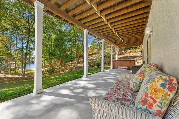 $949,900 | 211 Wynmere Way, Seneca, SC 29672