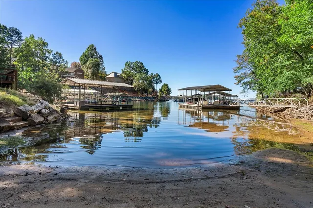 $979,900 | 211 Wynmere Way, Seneca, SC 29672