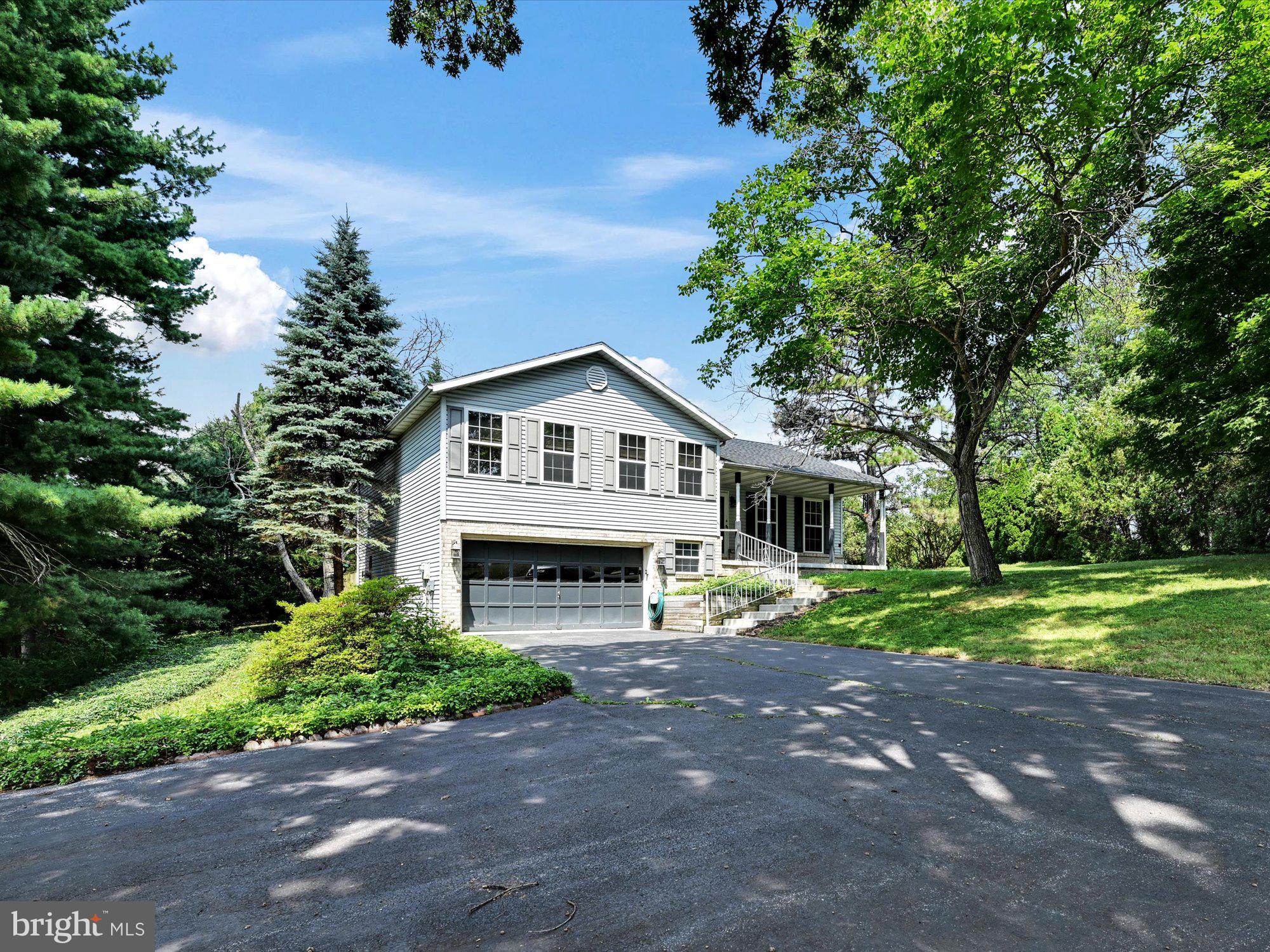 45 Moore Drive Hanover, PA 17331 - Photo 2 of 31