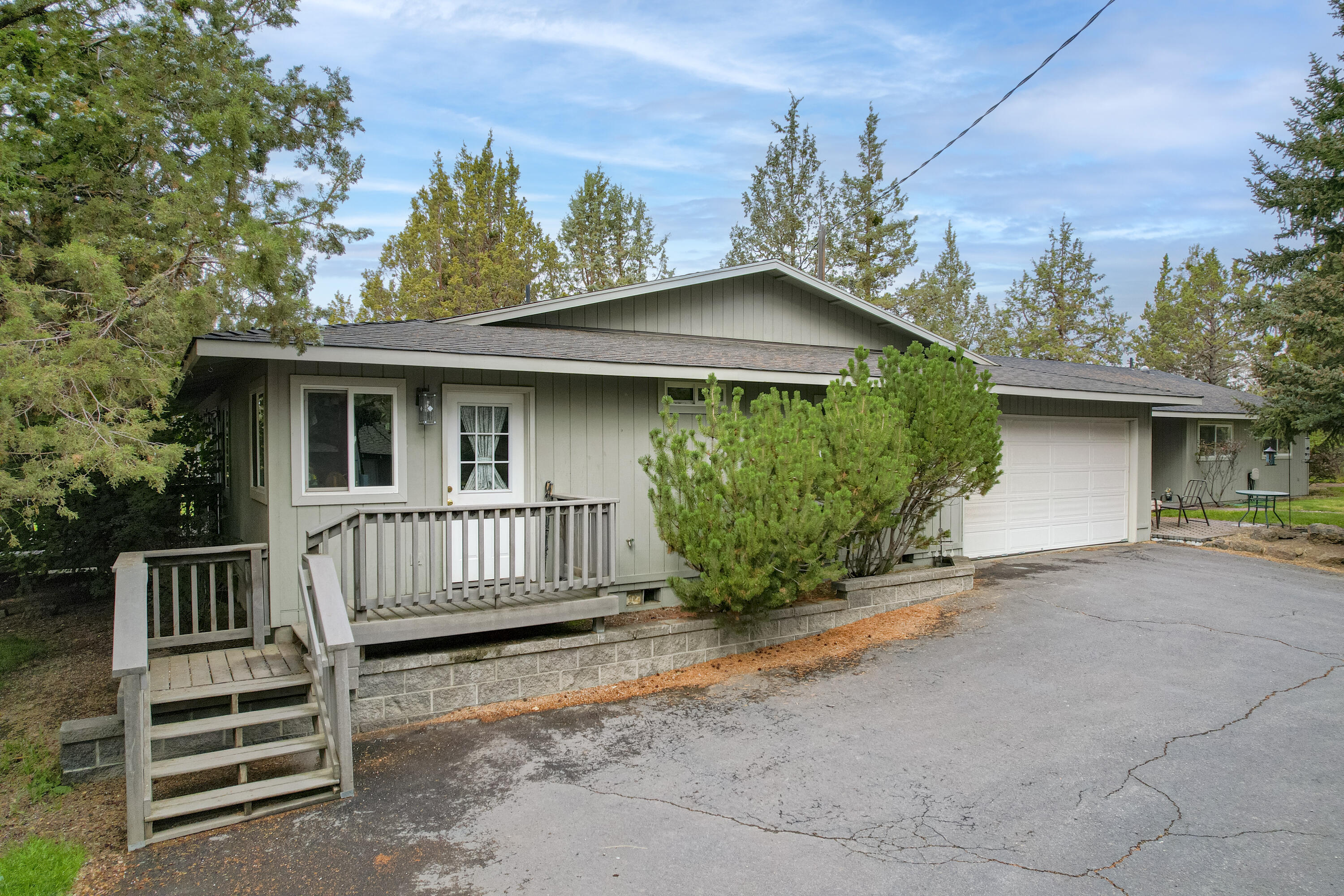 22075 Bear Creek Road Bend, OR 97701 - Photo 10 of 95 22075-015