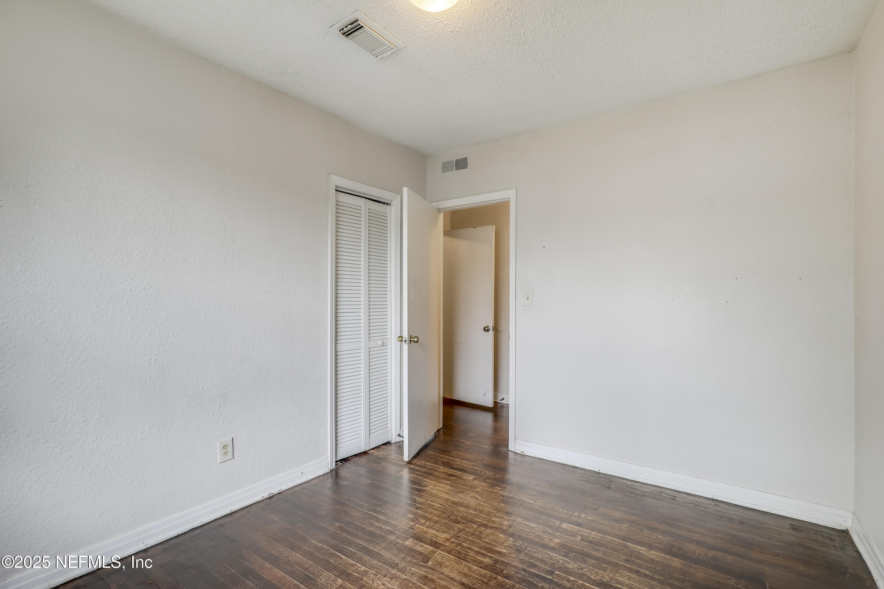 330 West 26th Street Jacksonville, FL 32206 - Photo 13 of 27 a view of an empty room and wooden floor
