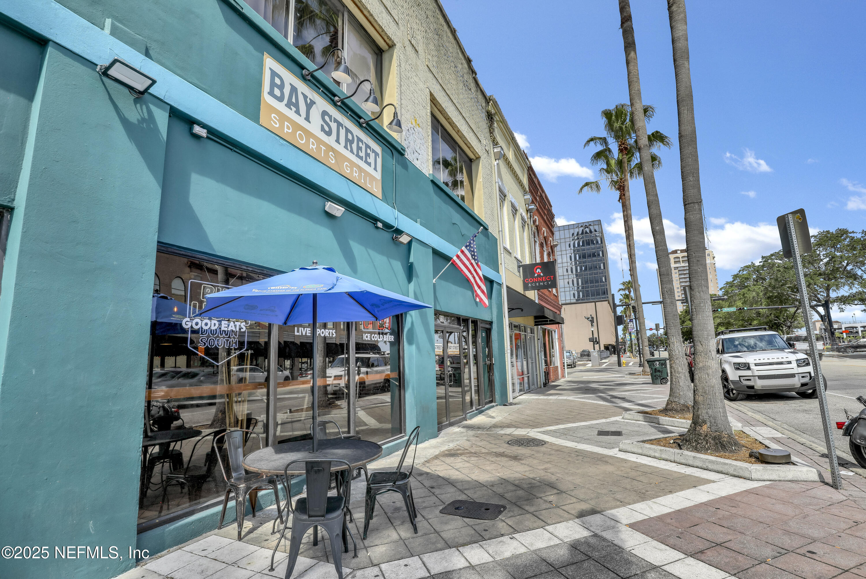 330 West 26th Street Jacksonville, FL 32206 - Photo 24 of 27 a patio with a table and chairs