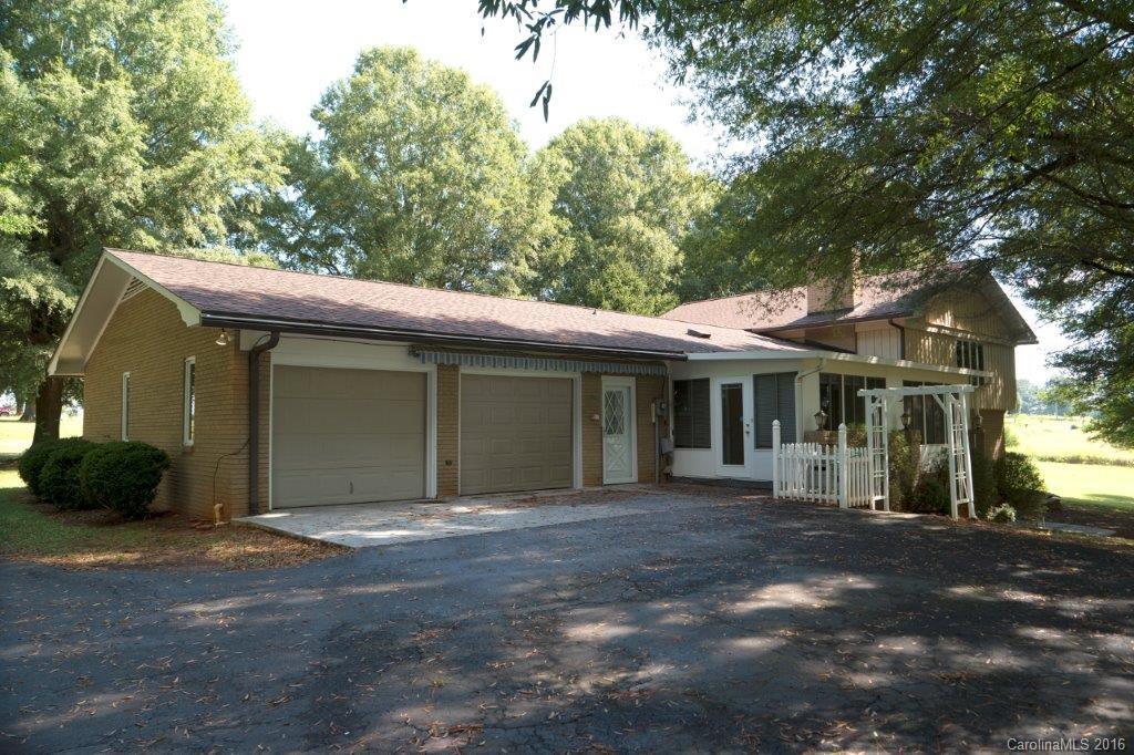 2949 Old Mountain Road Stony Point, NC 28678 - Photo 3 of 24 Gallery Image 3