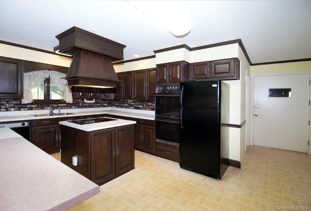 2949 Old Mountain Road Stony Point, NC 28678 - Photo 4 of 24 Gallery Image 4