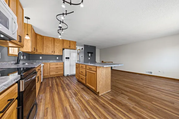 $420,000 | 15635 Hallmark Path, Apple Valley, MN 55124