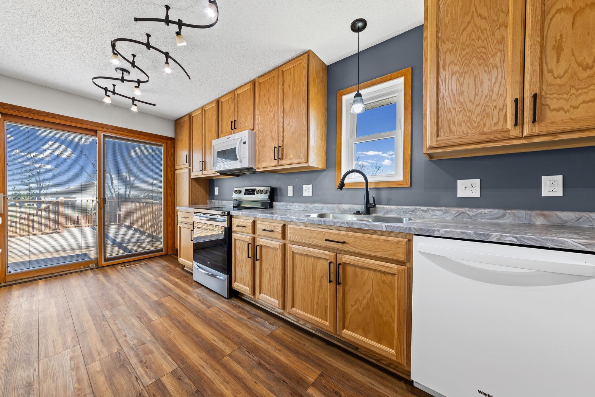 15635 Hallmark Path Apple Valley, MN 55124 - Photo 14 of 63