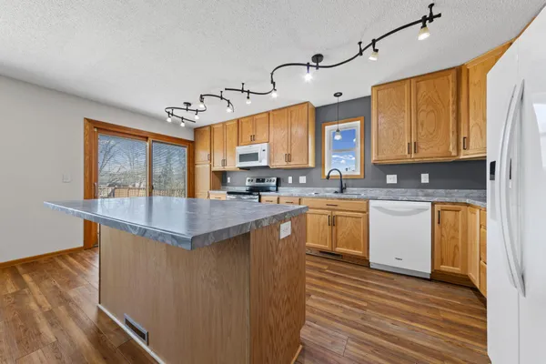 $420,000 | 15635 Hallmark Path, Apple Valley, MN 55124