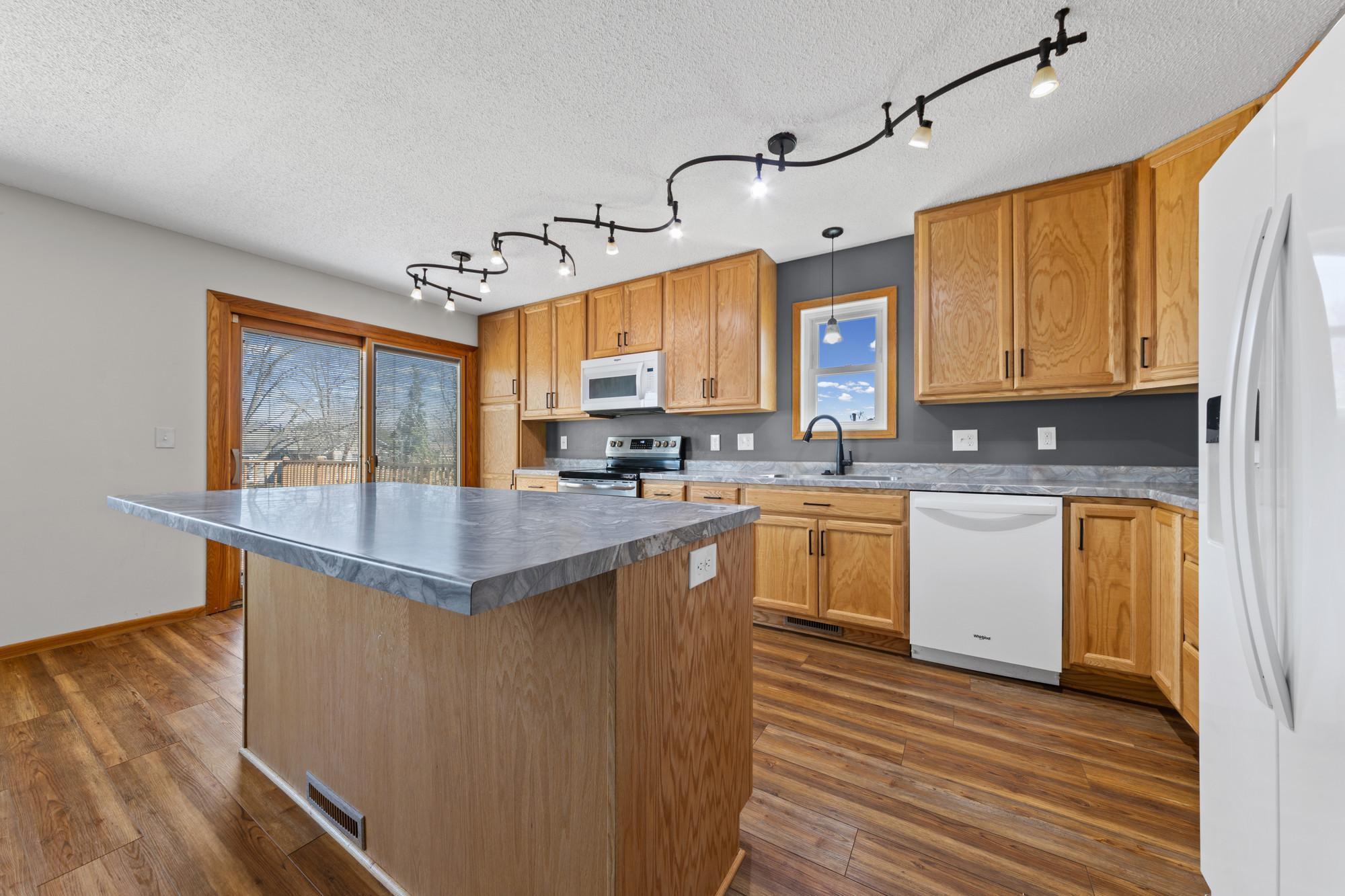 15635 Hallmark Path Apple Valley, MN 55124 - Photo 15 of 63