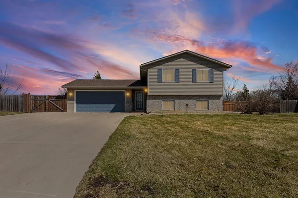 $420,000 | 15635 Hallmark Path, Apple Valley, MN 55124