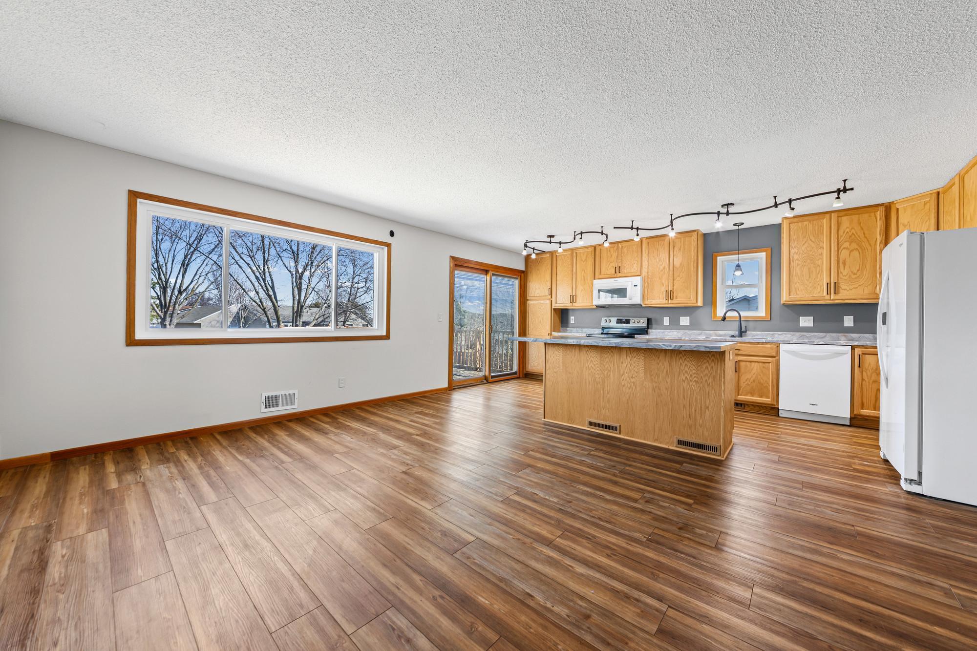 15635 Hallmark Path Apple Valley, MN 55124 - Photo 8 of 63