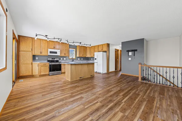 $420,000 | 15635 Hallmark Path, Apple Valley, MN 55124