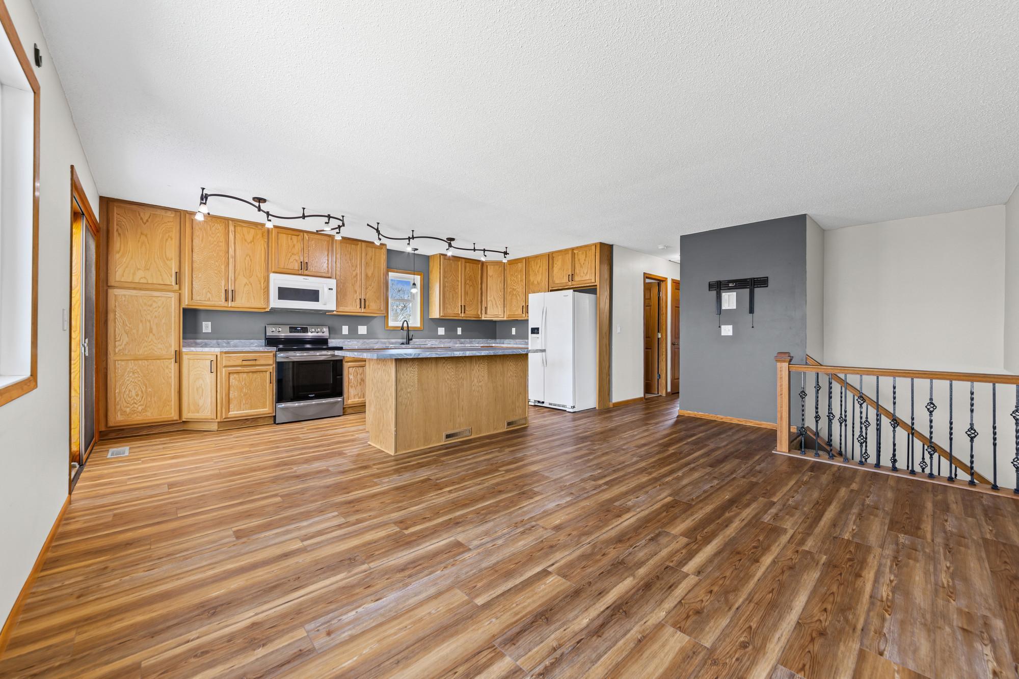 15635 Hallmark Path Apple Valley, MN 55124 - Photo 9 of 63