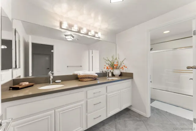 $1,095,000 | 8301 Rio San Diego Drive, Unit 2, San Diego, CA 92108