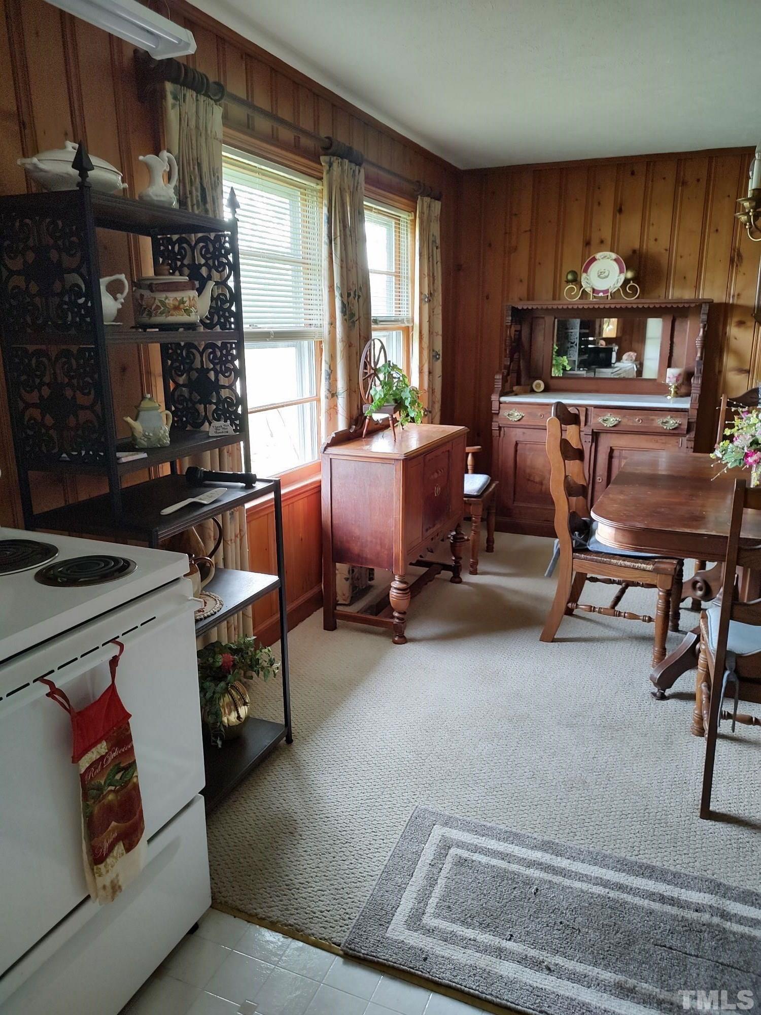 8727 Peacock Road Whiteville, NC 28472 - Photo 17 of 25 a room with furniture