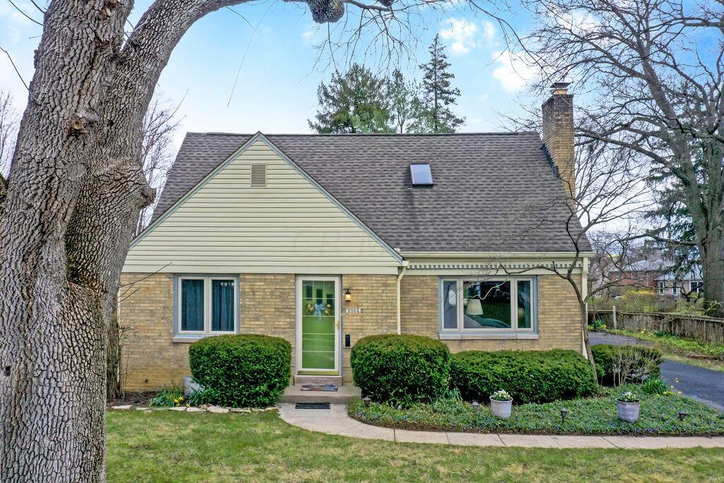 2584 Chester Road Columbus, OH 43221 - Photo 2 of 49 2584ChesterRoad_Hommati102(3)