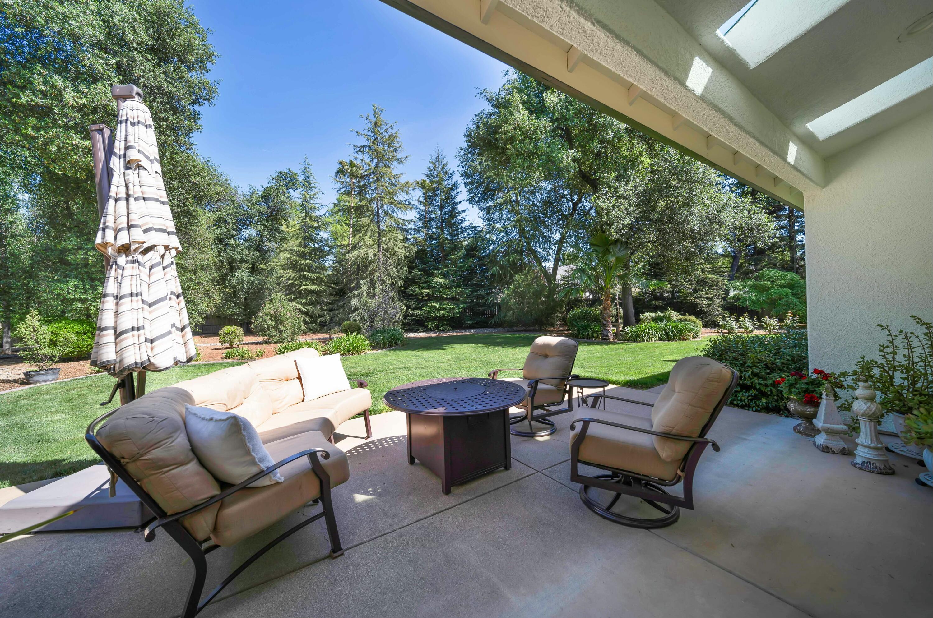 4045 Mt Whitney Way Redding, CA 96002 - Photo 25 of 78 a view of a patio with couches chairs and a yard