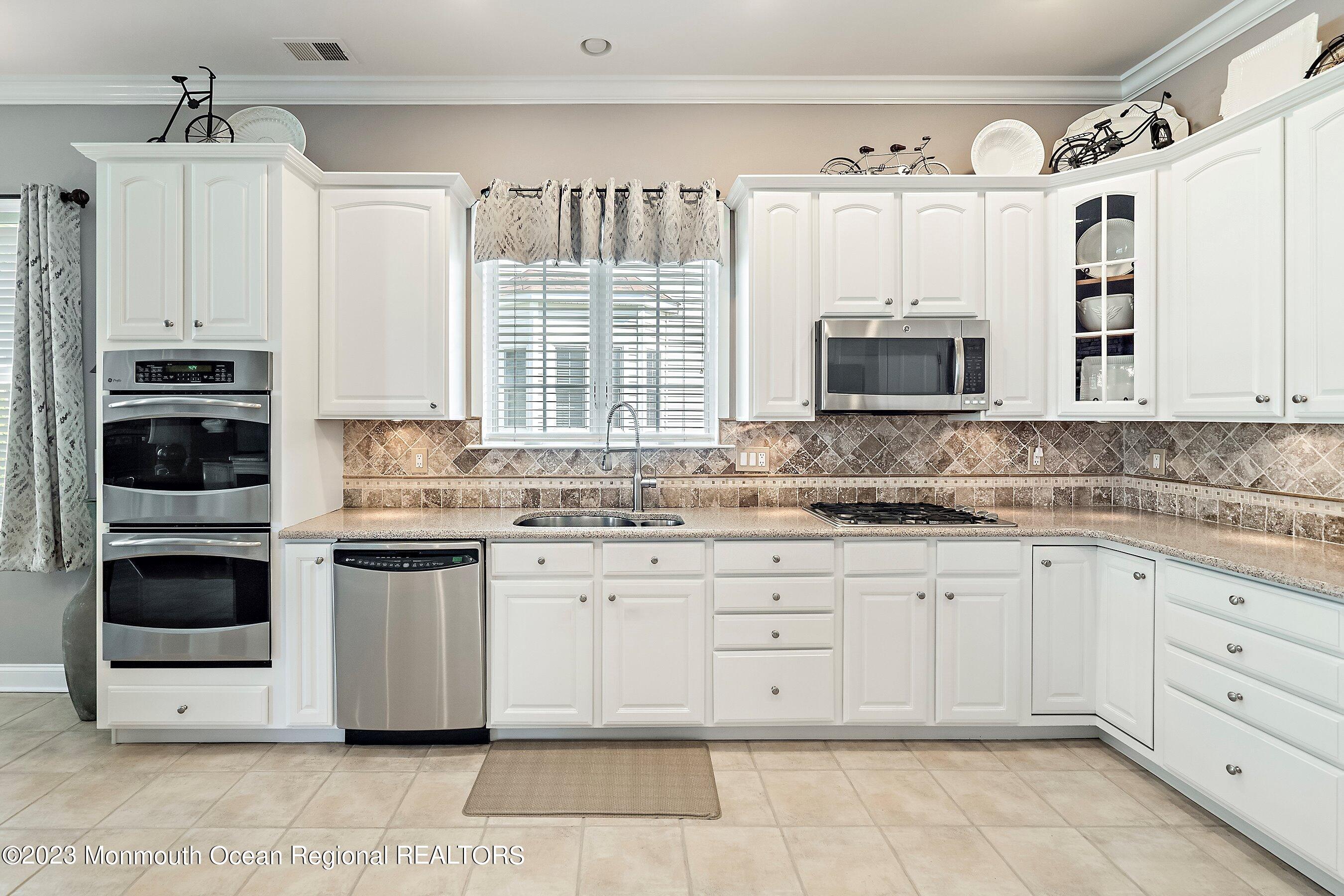 106 Brigantine Boulevard Waretown, NJ 08758 - Photo 18 of 76 Double wall oven