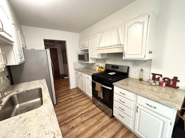 $169,999 | 1321 South Finley Road, Unit 107, Lombard, IL 60148