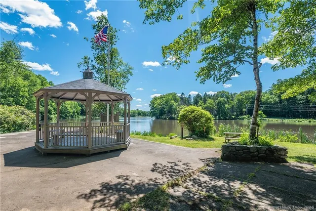 $2,200 | 7 Woods Way, Unit 7, Woodbury, CT 06798