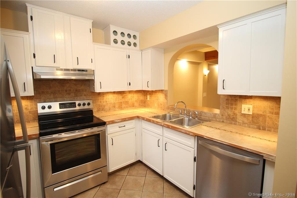 7 Woods Way, Unit 7 Woodbury, CT 06798 - Photo 3 of 19 a kitchen with a sink stove and microwave