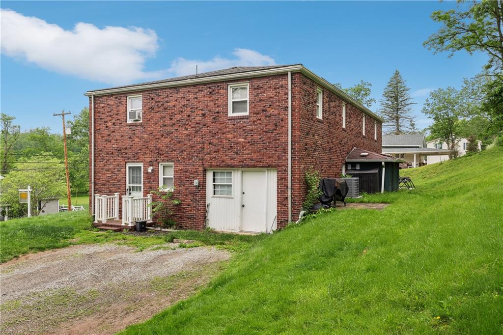 550 McClane Farm Road Washington, PA 15301 - Photo 26 of 31 a front view of a house with a garden