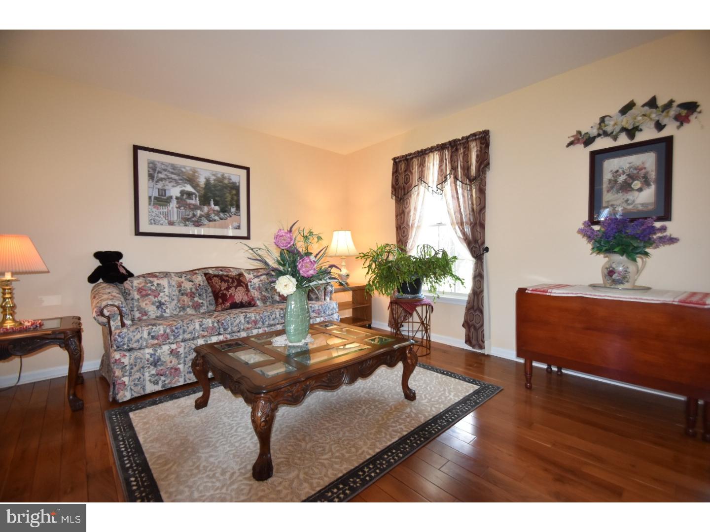 2596 Hillcrest Road Quakertown, PA 18951 - Photo 9 of 25 Living Room