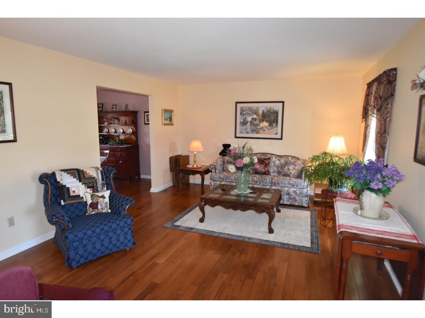 2596 Hillcrest Road Quakertown, PA 18951 - Photo 10 of 25 Living Room