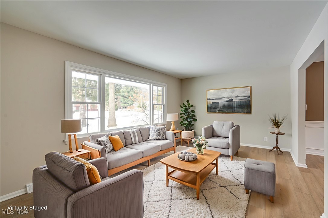 941 South Hametown Road Akron, OH 44321 - Photo 5 of 45 Living room-virtually staged