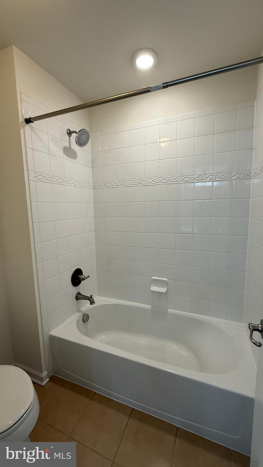 12421 Mays Quarter Road Woodbridge, VA 22192 - Photo 22 of 30 a bathroom with a bathtub and a toilet