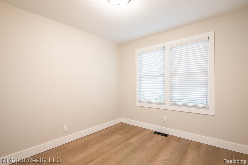 4577 Jerome Road Clarkston, MI 48346 - Photo 19 of 26