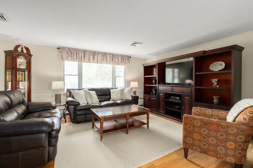 18 Liberty Road Marshfield, MA 02050 - Photo 11 of 33