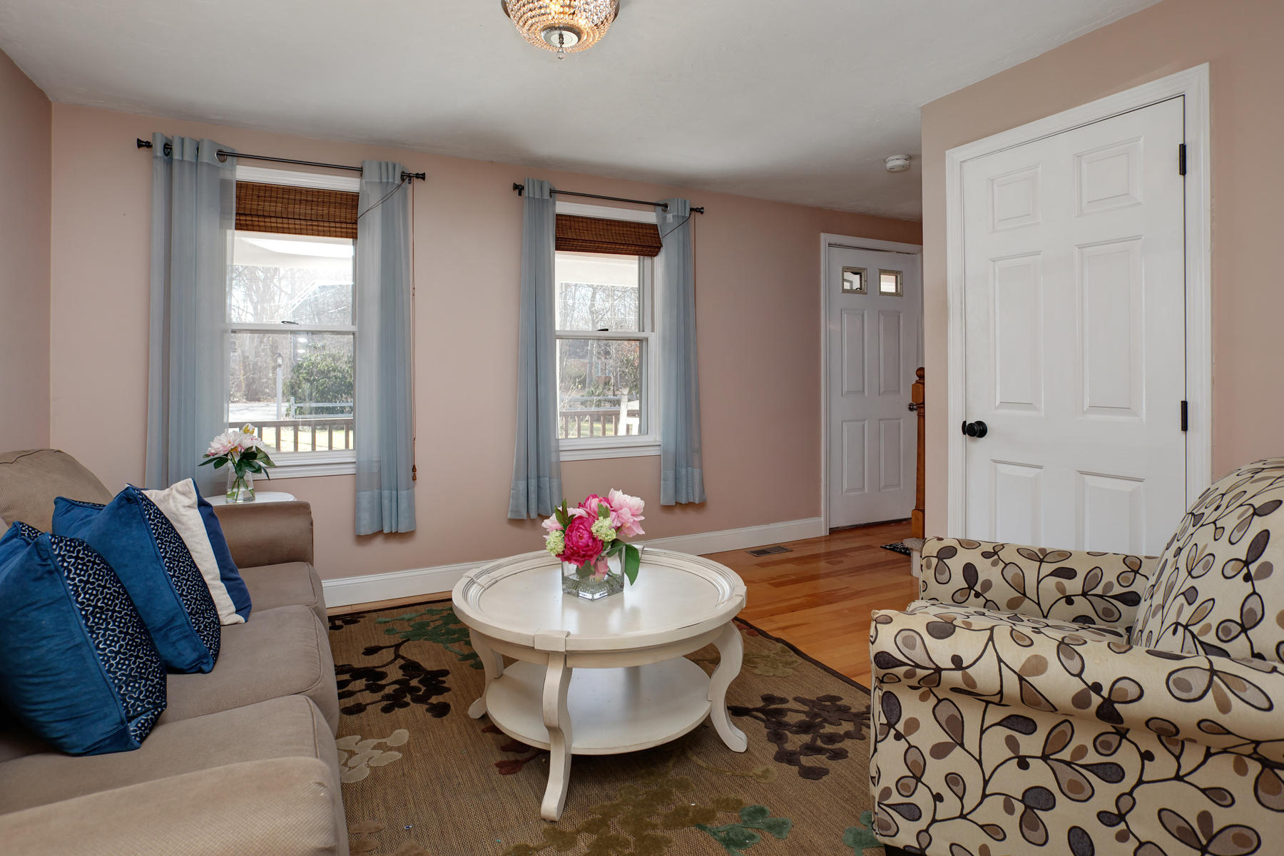 178 Farmersville Road Sandwich, MA 02563 - Photo 14 of 25 a living room with furniture and window